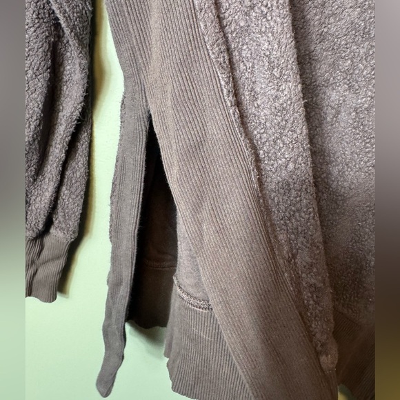 Aerie Women’s‎ Oversized Brown Crew Neck Sweatshirt Size Small - Picture 2 of 5